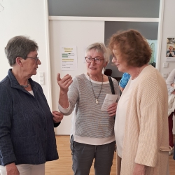 Gespräch zwischen Christine Schmarsow, Kornelia Ebert und Erika Mayr (v.links)
